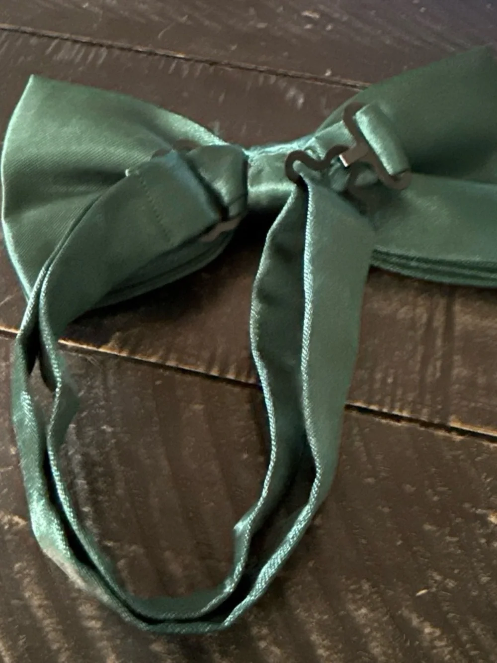 Classic Emerald Green Satin Bow Tie - Unbranded
